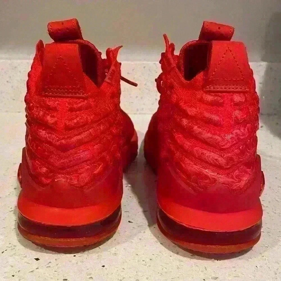 Lebron XVII (GS) - Picture 4 of 4